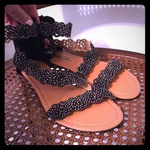 💐NWT Black& Silver Studded Sandals Sz 9💐